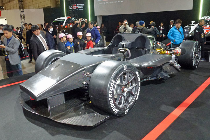 東京オートサロンでは、ボディーカウルを外した状態の「テストカー」も展示された。