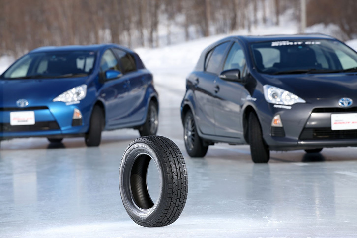 
	トーヨータイヤのスタッドレスタイヤ「OBSERVE GARIT GIZ（オブザーブ・ガリットギズ）」。
	