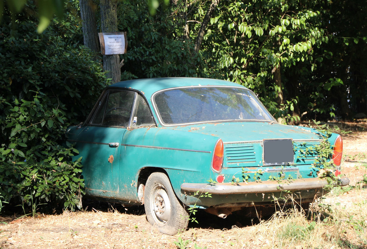 第565回：朽ち果てたボディーに往時の姿を巡らせる イタリア版・廃車の 