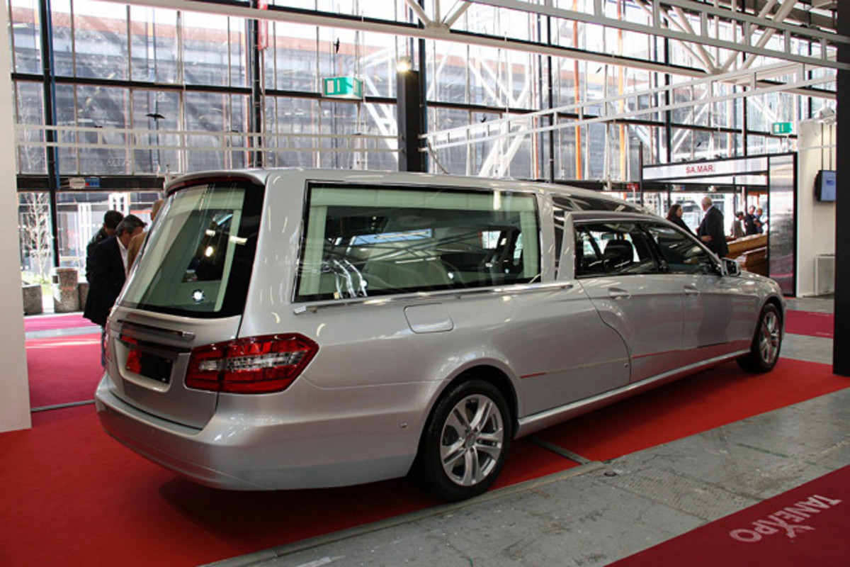 第147回 なんでまたココに 日本製霊柩車とドイツで遭遇 マッキナ あらモーダ Webcg