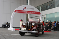 日産の創立80周年を祝うパレード、横浜で開催