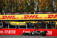 ルノーのリカルド（写真）が予選5位から3位。スタートで4位に上がるも、レーシングポイントのセルジオ・ペレスにオーバーカットを許し先を越された。終盤のセーフティーカーでタイヤを交換したペレスらに対し、リカルドは走行を続けたことで3位に。ニュータイヤを履くアルファタウリのダニール・クビアトの猛攻をしのぎ、今季2度目の表彰台にのぼった。チームメイトのエステバン・オコンは予選12位から29周目にクラッチトラブルでリタイア。（Photo=Renault Sport）