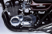 「Z1」に搭載される排気量903ccの4気筒エンジン。ホンダの「CB750」より排気量が大きいだけでなく、動弁機構にはSOHCではなくDOHCを採用。最高出力82PSを発生した。