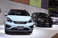 アウトドアテイストを生かしたモデルや高級感をセリングポイントとするものなど、タイプの異なる5種類がラインナップされる。