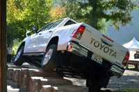 後輪のどちらかが脱輪またはスリップした場合には、後輪左右を直結して駆動力を路面に伝えるリアデフロックが使える。