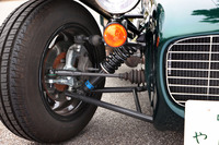 サスペンションは前がダブルウイッシュボーン、後ろがドディオンアクスル。1985年から受け継がれる、伝統の形式だ。