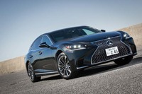 「レクサスLS」のフルモデルチェンジは、実に11年ぶりのこと（2012年にビッグマイナーチェンジを実施）。今回のテスト車は、純ガソリンエンジンモデルのトップグレードとなる「LS500“エグゼクティブ”」。車両本体価格は1540万円だ。