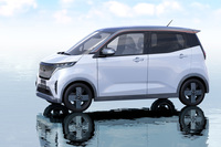 2022年5月に発表されたEVの軽ハイトワゴン「サクラ」。水引に着想を得たというアルミホイールや、四季の彩りをモチーフにしたという4種類のツートンカラーなど、その意匠は和のテイストを取り入れたものだった。