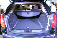 ラゲッジルームの容量は5人乗車時で約850リッター。後席をたためば1784リッターまで拡張できる。