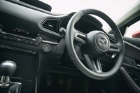 本革巻きのステアリングホイールには、スタアリングヒーターも標準で備わっている。