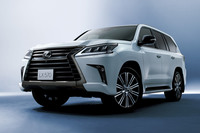 「レクサスLX“Black Sequence”」