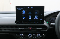 今回紹介したドレスアップ用品のほかにも、ホンダアクセスではナビゲーションシステムやハイグレードスピーカーシステム、3カメラのドライブレコーダーなど、多彩な機能・装備を用意している。