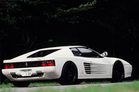 赤いモデルから買い換えた、白い「フェラーリ512TR」。