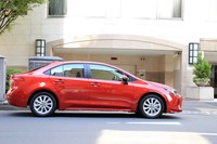 ボディーサイズは全長×全幅×全高＝4495×1745×1435mm。先代にあたる「カローラアクシオ」よりも95mm長く、50mm広く、25mm低くなっている。ホイールベースは同＋40mmの2640mm。