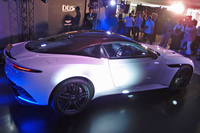 「DBSスーパーレッジェーラ」では、カーボンルーフもオプションとして用意される。