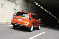 日産の「プロパイロット」はあくまで運転支援機能という位置づけ。システムが作動している最中も、ドライバーはステアリングホイールを握っている必要がある。