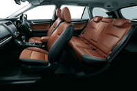 「レガシィ アウトバック／B4」の「リミテッド」グレードでは、ブラウンレザーの内装が選べるようになった。