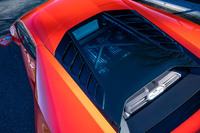 外からV10エンジンが眺められる「トランスペアレントエンジンボンネット」と呼ばれるガラス製のリアハッチは、フォージドカーボンのエンジンベイとセットとなるオプション。