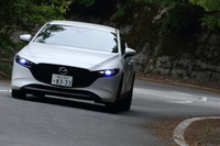 「マツダ3」の「スカイアクティブX」搭載車の車重は、FFの6AT仕様で1440kg。既存の2リッターガソリン車と比べて80kg、1.8リッターディーゼル車と比べても30kg重くなっている。