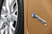 アクセルオフ時に、標準的なガソリンエンジン車の3倍に相当する減速力を生じる「ノートe-POWER」。これにより、アクセルペダルとブレーキペダルの踏みかえ回数も大幅に減少、運転の疲労軽減が期待できる。