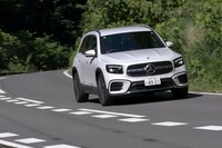 「AMGラインパッケージ」装着車には、状況に応じて各輪のダンピングを自動調整する「アダプティブダンピングシステム付きサスペンション」が装備される。