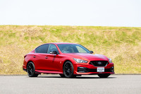 2023年9月上旬に1000台限定で発売される「スカイラインNISMO」。2024年夏には100台限定で「NISMO Limited」も発売予定だが、今回はそちらには乗れなかった。