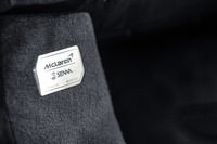 サイドシルに貼られたプレート。「セナ」という車名は、言うまでもなく往年のF1ドライバー、アイルトン・セナにあやかったものだ。