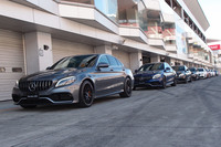 試乗会場となった富士スピードウェイに並んだ最新の「メルセデスAMG C63 S」。今回は比較対象としてマイナーチェンジ前の「AMG C63」にも試乗した。