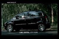 サルコジ大統領夫人、ランチアのCMで「リムジンを葬る」　の画像