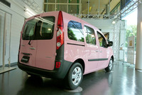 ピンクの「ルノー・カングー」日本限定発売の画像