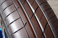 「トランパスLuK」のトレッド面のアップ。
    