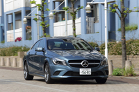 「メルセデス・ベンツCLAクラス」は2013年1月のデトロイトショーで世界初公開された新型のFFセダンで、日本では同年7月に販売が開始された。
    