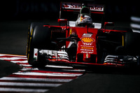 フェラーリ勢はセバスチャン・ベッテル（写真）予選4位、キミ・ライコネンは同6位ながらギアボックス交換のペナルティーで11番グリッドからスタート。ライコネンは10周目にヘアピンでウォールにヒットし早々に戦列を去り、残されたベッテルはペレスを抜けず4位完走。（Photo=Ferrari）