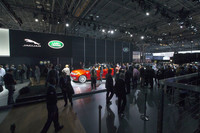 会場は多くの来場者でにぎわった。