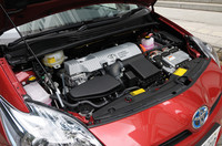 Sグレードの10.15モード燃費は、35.5km/リッター。クラウンの3倍も走れる計算になる。
