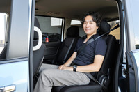 2列目左右席には頭部をサポートする「リラックスモード付きヘッドレスト」が装備される。