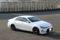 【テスト車のオプション装備】
ボディーカラー＜ホワイトパールクリスタルシャイン＞＝3万6750円／G's専用鍛造アルミホイール（レッドライン仕様＋ダークスパッタリング）＝7万2450円／エクセレントナビ G-BOOK mXモデル＝19万5300円／ETCビルトインタイプ＝1万6905円