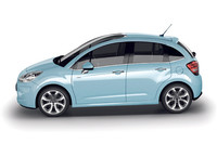 新型「シトロエンC3」、広い“おでこ”で今秋デビューの画像