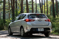 オーリスにはアイドリングストップ機構は装備されず、1.5リッターの一部グレードにオプション（5万4600円）で用意される。ちなみにテスト車のJC08モード燃費は、「RS“Sパッケージ”」が14.4km/リッター、「180G“Sパッケージ”」は16.0km/リッター、「150X」と「150X“Sパッケージ”」は18.2km/リッター（アイドリングストップ装着車は19.2km/リッター）。