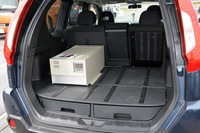 タイヤの中のセンサーによって測定された計測結果は、通信によって荷室にある測定機器本体へと伝えられる。