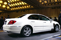 
	全長を65mm、ホイールベースを110mm短縮しながら、室内長は30mm拡大。全幅は25mmプラスとしながら室内は40mm幅広になった。
	 