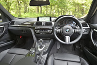 「Mスポーツ」仕様には「マルチファンクションMスポーツ・レザー・ステアリング・ホイール」が標準で備わる。