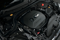 最高出力102psを発生する1.2リッター直3ターボエンジン。1.6リッター直4自然吸気エンジンを搭載していた従来モデルより、動力性能、燃費性能ともに向上している。
    