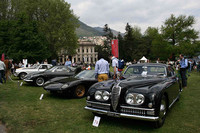 コモ湖畔で、世界各地からエントリーした車両を鑑賞する。