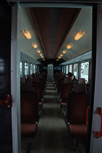 セドルン―アンデルマット間は約20kmで所要時間は1時間ほど。カートレインには立派な客車が併結されている。乗用車1台あたりの乗車賃は65スイスフラン（約8000円）。