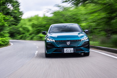 マイナーチェンジでフロントフェイスが大幅変更された「プジョー308 GTハイブリッド」をドライブ。