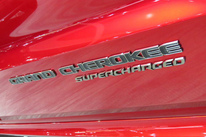 ジープ・グランドチェロキー トラックホーク（バッジ）