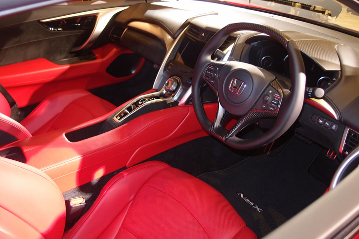 ホンダNSX（レッドカラーのインテリア）