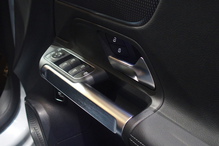 メルセデス・ベンツEQB350 4MATIC（ドアインナーパネル）