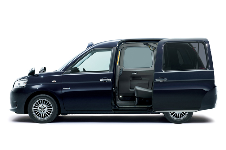 「ジャパンタクシー」に備わる便利なスライドドア。軽自動車にもスライドドアを付けたがる日本人には理解しがたいことだが、海外では意外と「貨物車みたいでヤダ！」と敬遠されることも多い。